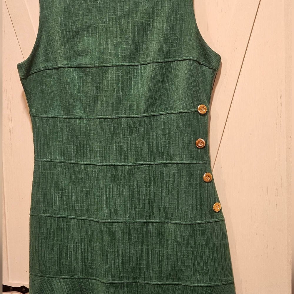 Enfocus Studio Kelly Green  Sleeveless Midi Dress with Mock Gold Buttons. - Picture 5 of 5